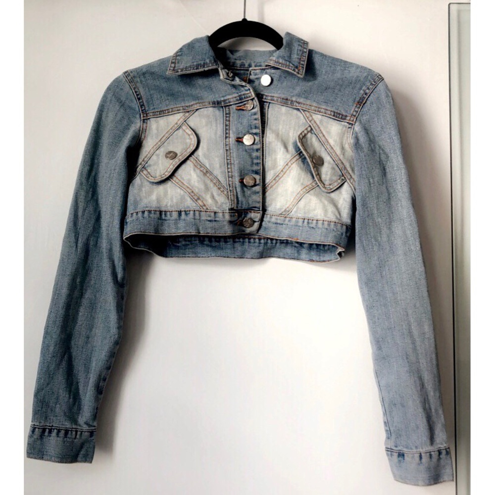 Crop top-style jean jacket with silver buttons